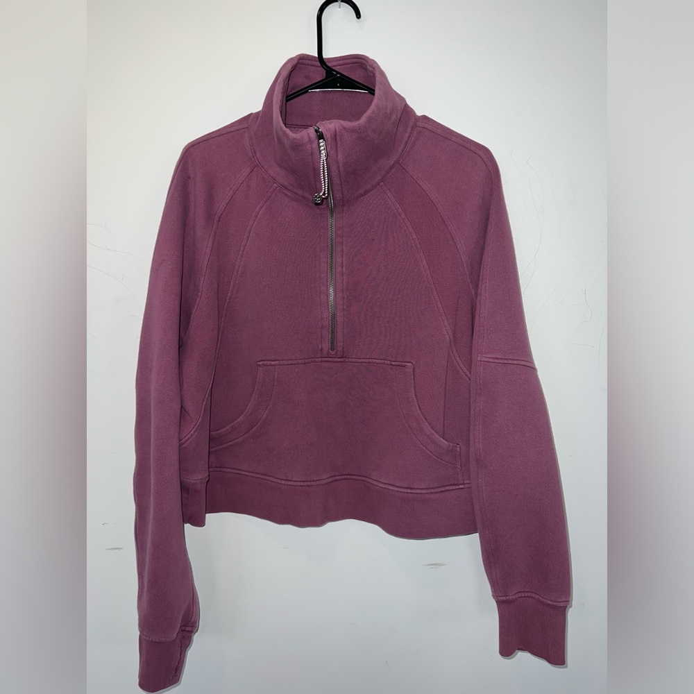 Lululemon sweatshirt size is M/L